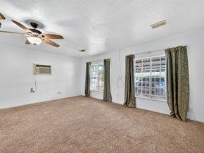 3907 Grapevine Street, Houston TX 77045