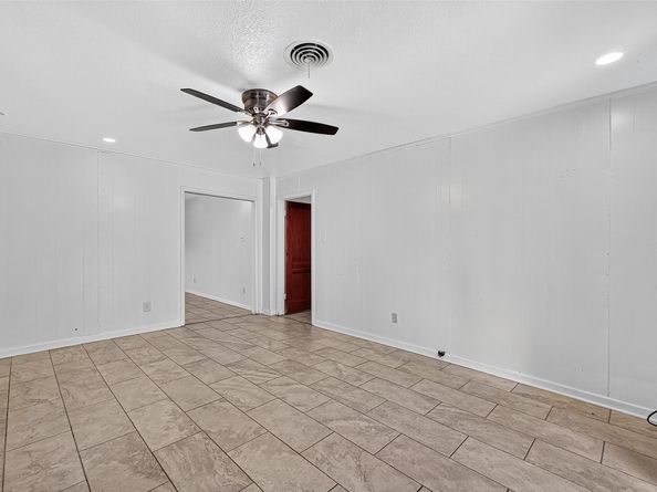 3907 Grapevine Street, Houston TX 77045