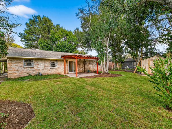 3907 Grapevine Street, Houston TX 77045