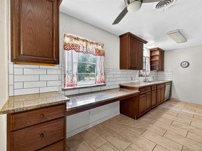 3907 Grapevine Street, Houston TX 77045