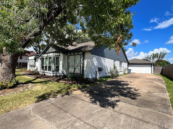 15903 Brookvilla Drive, Houston TX 77059