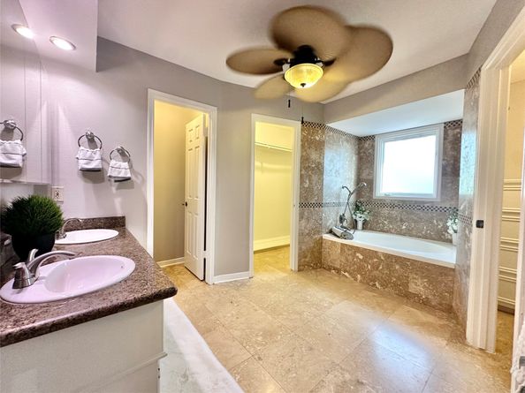 2514 Nantucket Drive C, Houston TX 77057