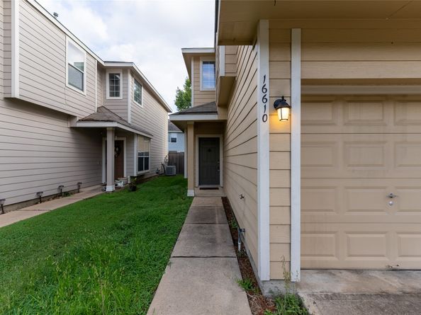 16610 Newglen Lane, Houston TX 77084