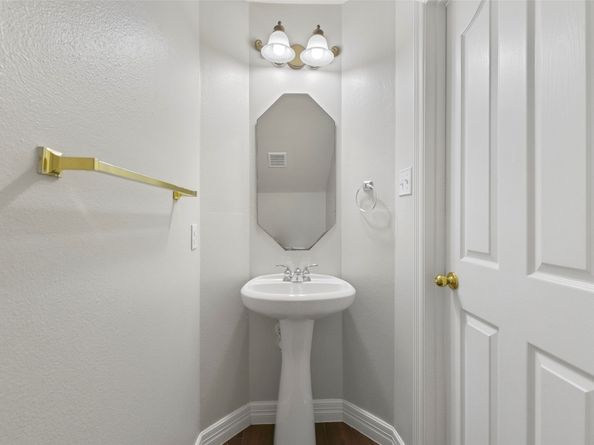 6406 E Linpar Court, Houston TX 77040