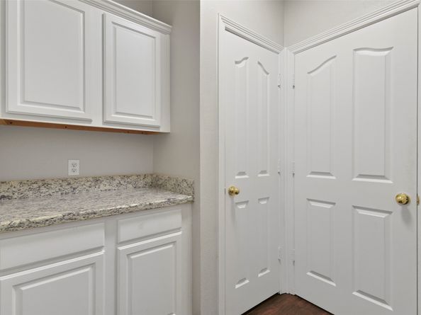 6406 E Linpar Court, Houston TX 77040