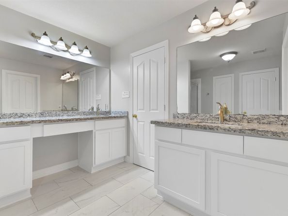 6406 E Linpar Court, Houston TX 77040