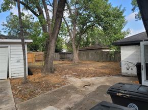 7211 Deep Forest Drive, Houston TX 77088