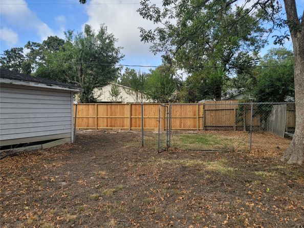 7211 Deep Forest Drive, Houston TX 77088
