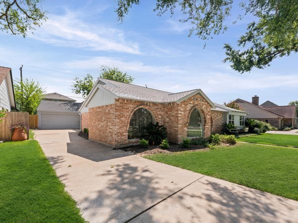 2914 Riata Lane, Houston TX 77043