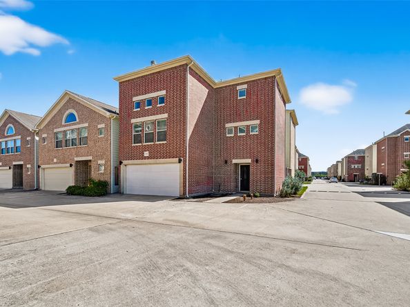 11511 Main Pine Drive, Houston TX 77025