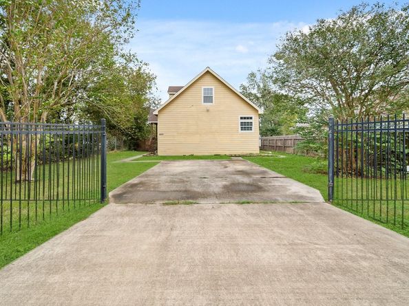 4819 Mallow Street, Houston TX 77033