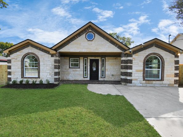 8214 Woodlyn Road, Houston TX 77028