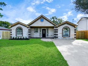 8214 Woodlyn Road, Houston TX 77028