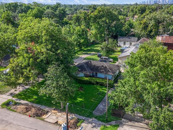 246 Rebecca Street, Houston TX 77022