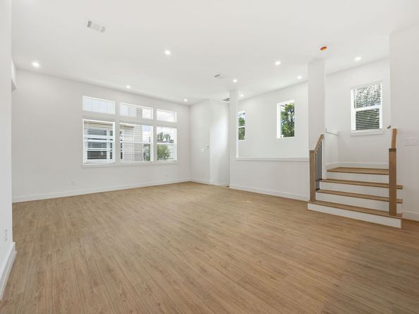 2121C Hoskins Drive, Houston TX 77080