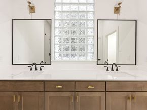 2121C Hoskins Drive, Houston TX 77080