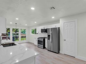 1602 Pine Oak Drive, Conroe TX 77304