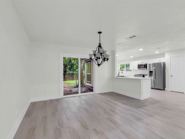 1602 Pine Oak Drive, Conroe TX 77304