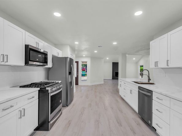 1602 Pine Oak Drive, Conroe TX 77304