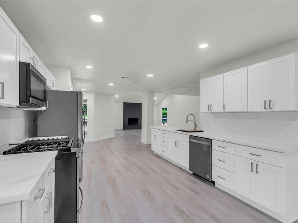 1602 Pine Oak Drive, Conroe TX 77304