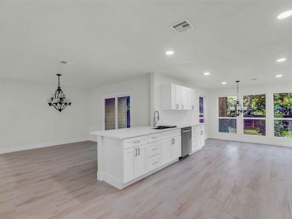 1602 Pine Oak Drive, Conroe TX 77304