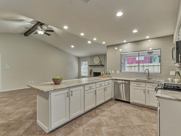 1 Fiddleleaf Court, The Woodlands TX 77381