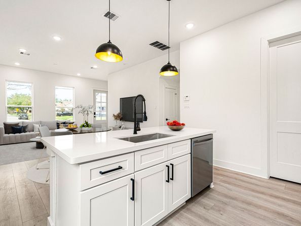 747 Dumble Street, Houston TX 77023