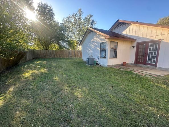 903 Greenbriar Loop, Round Rock TX 78664