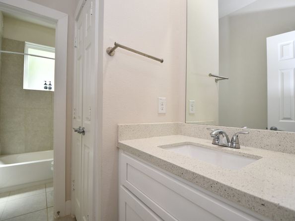 4017 S Shelby Circle, Houston TX 77051