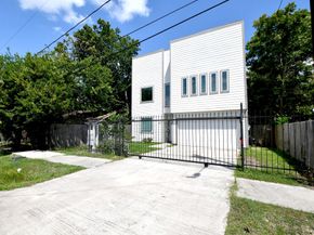 4017 S Shelby Circle, Houston TX 77051