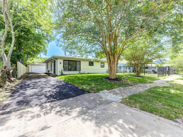 4914 Pershing Street, Houston TX 77033