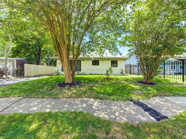 4914 Pershing Street, Houston TX 77033