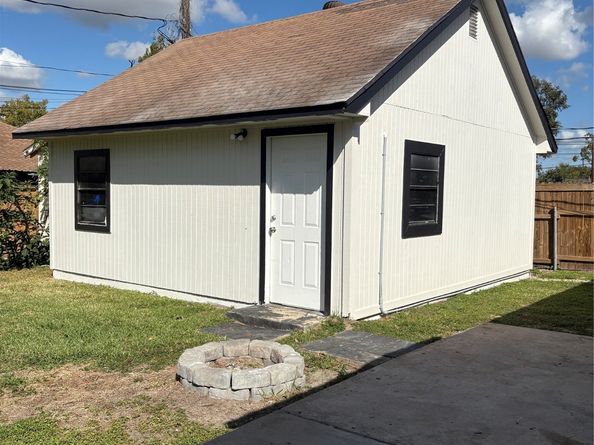 834 Grand Oaks Drive, Houston TX 77015