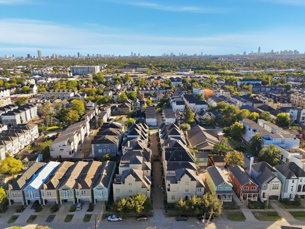 1360 W 25th Street, Houston TX 77008