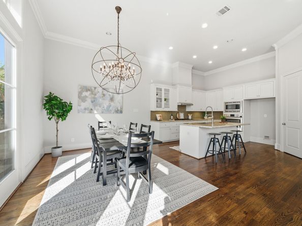 1360 W 25th Street, Houston TX 77008