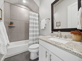 1360 W 25th Street, Houston TX 77008