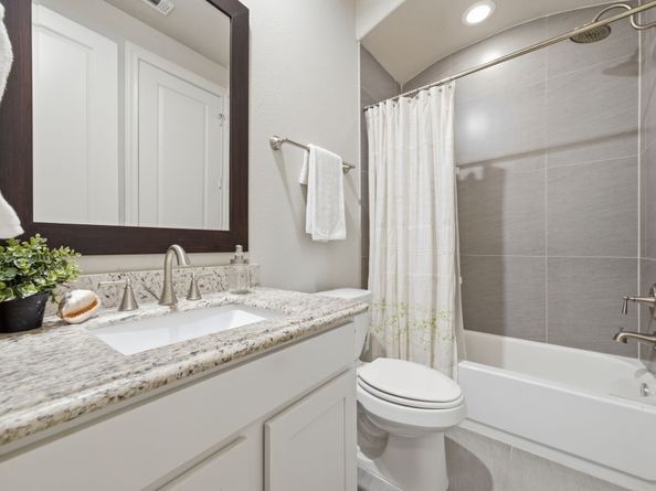 1360 W 25th Street, Houston TX 77008