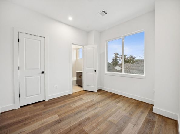 2121B Hoskins Drive, Houston TX 77080