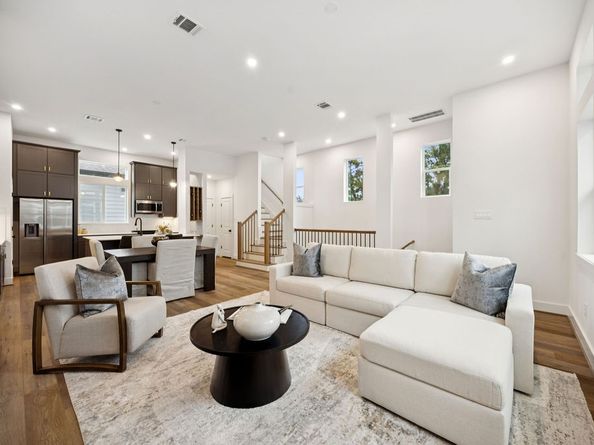 2121B Hoskins Drive, Houston TX 77080