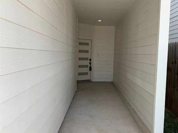 9026 Scott Street, Houston TX 77051