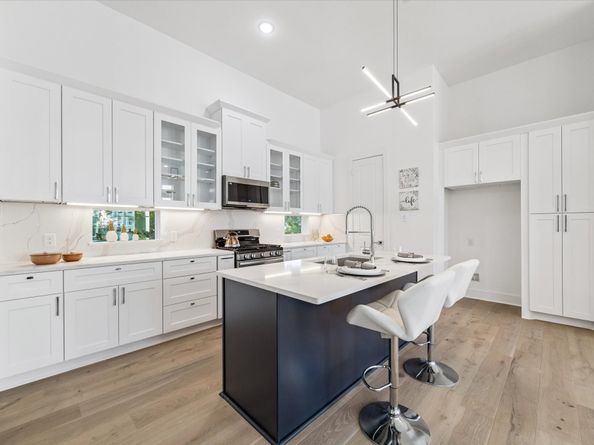 2122 Oatfield Drive, Houston TX 77018