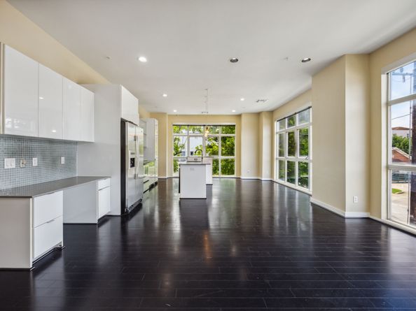 207 Pierce Street 205, Houston TX 77002