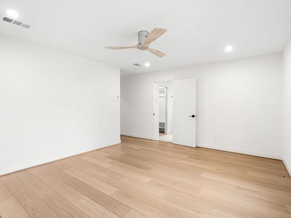 5826 Dumfries Drive, Houston TX 77096