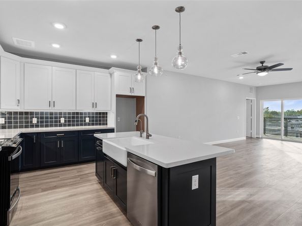 6804 Westview Drive 3404, Houston TX 77055