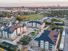 6804 Westview Drive 3404, Houston TX 77055