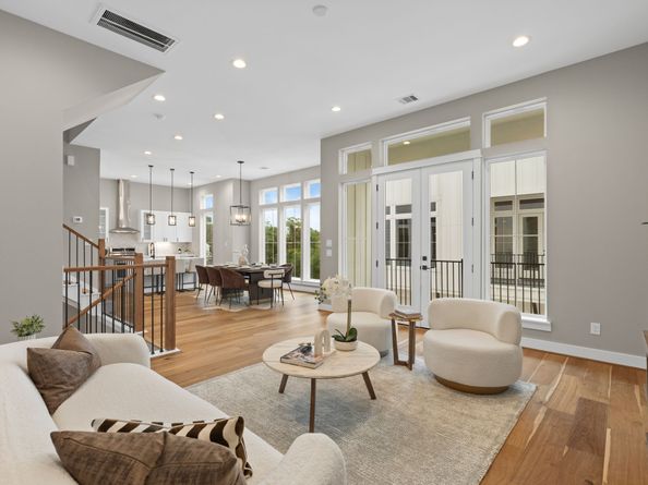 1177 W 19th Street, Houston TX 77008