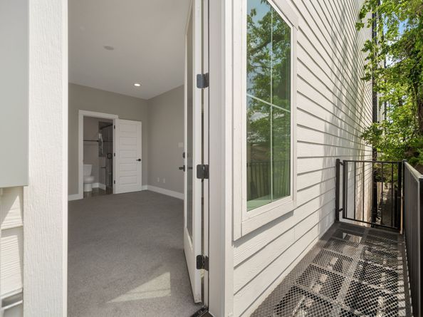 1177 W 19th Street, Houston TX 77008