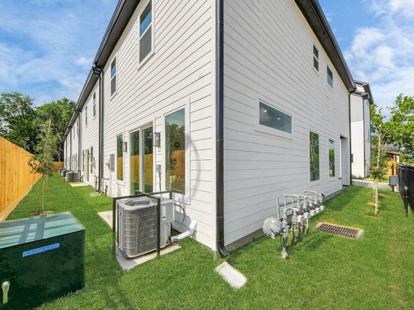 2432 Harrington Street, Houston TX 77026