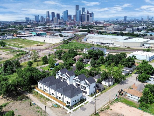 2432 Harrington Street, Houston TX 77026