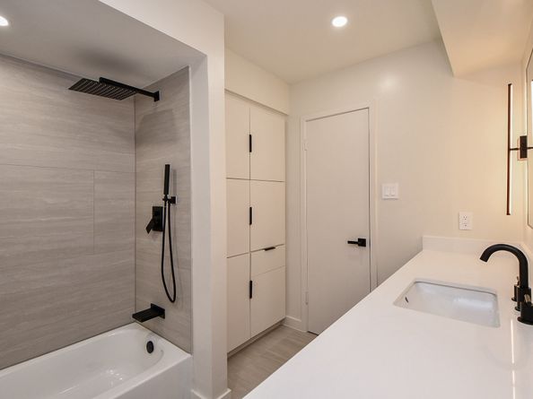 426 E Fair Harbor Lane, Houston TX 77079